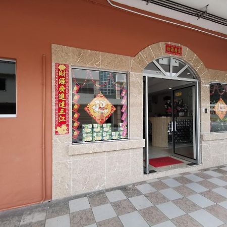 Indah Inn Тавау Екстериор снимка