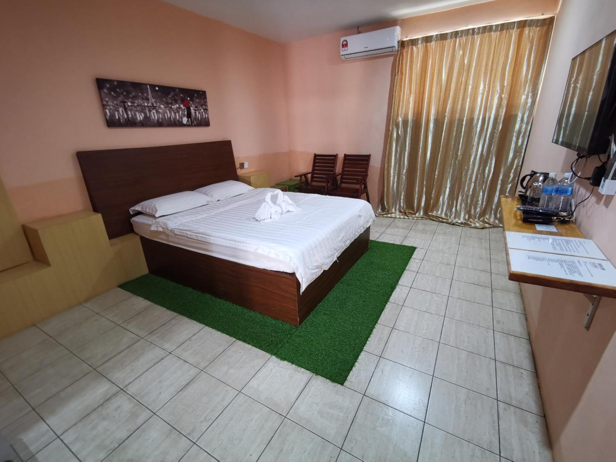 Indah Inn Тавау Стая снимка
