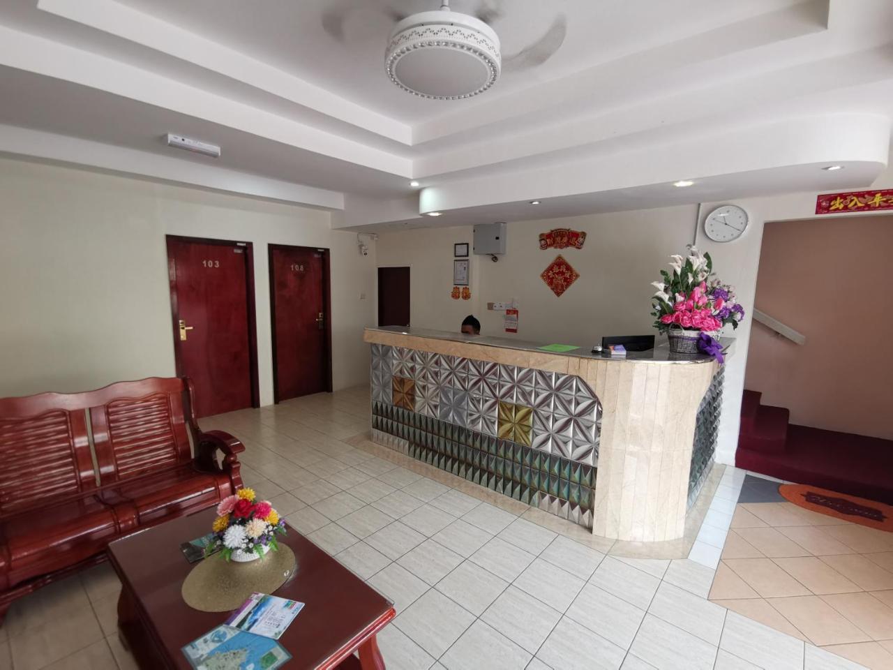Indah Inn Тавау Екстериор снимка